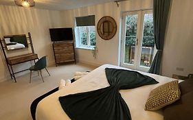 Modern Home From Home At Elm Tree House
