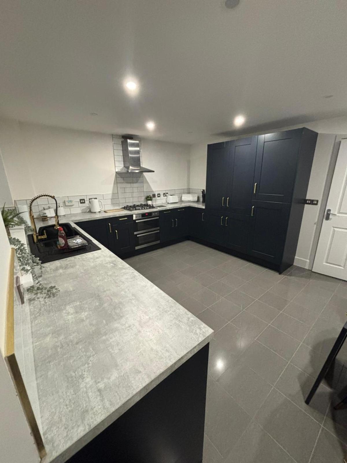Modern Home From Home At Elm Tree House Leicester Exterior photo