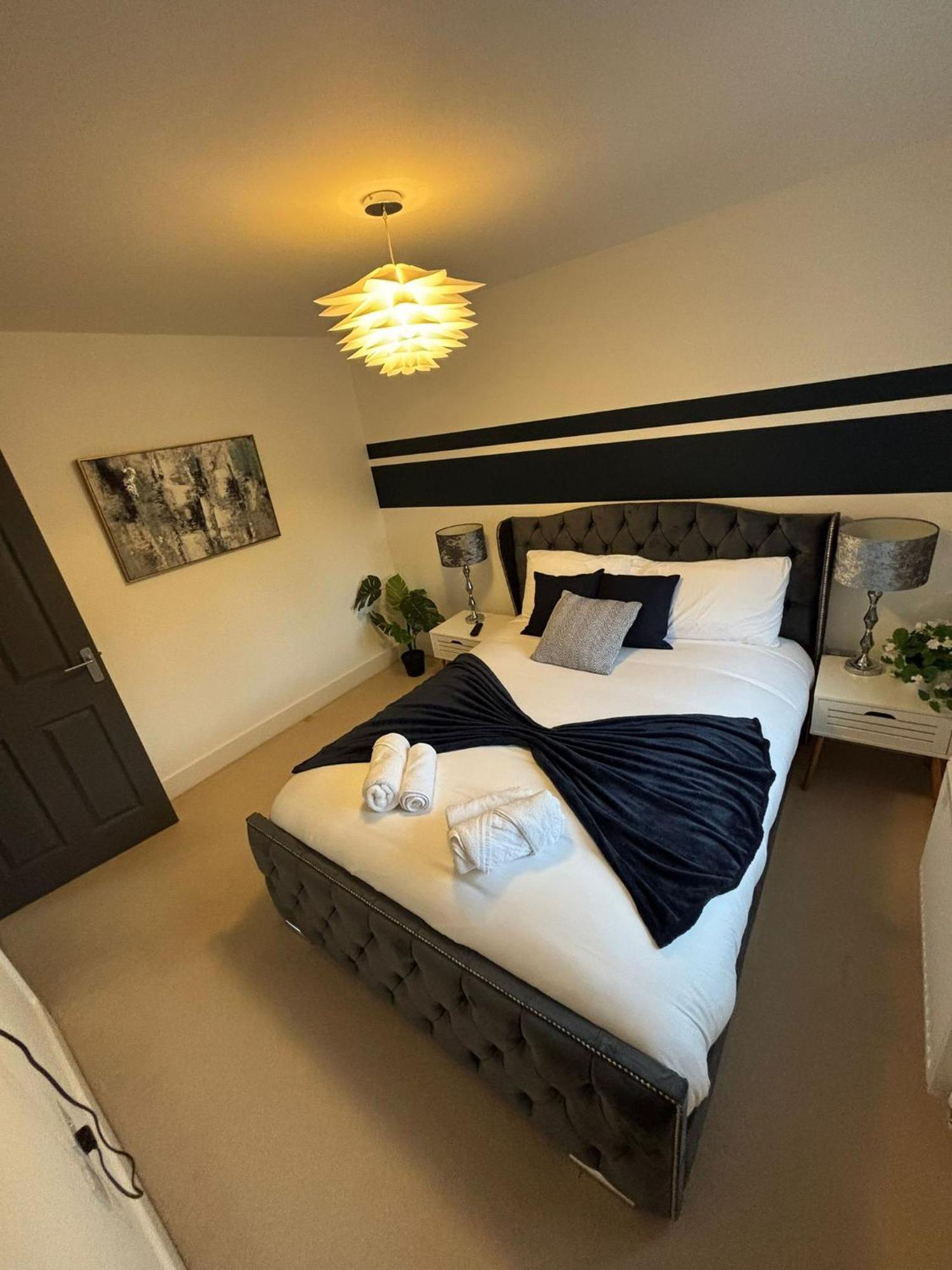 Modern Home From Home At Elm Tree House Leicester Exterior photo